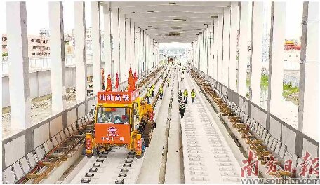 汕汕高鐵汕頭灣海底隧道開始鋪軌